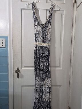 Black & White Patterned Sleeveless Maxi Dress